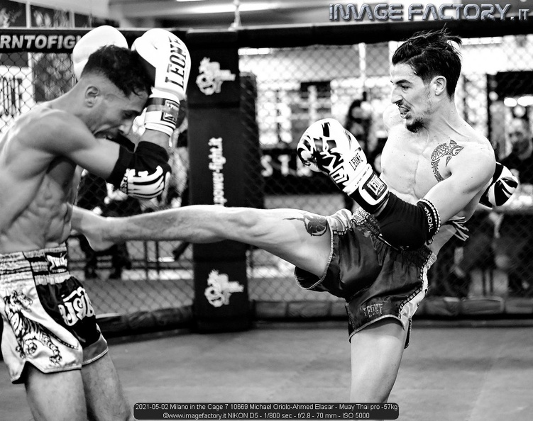 2021-05-02 Milano in the Cage 7 10669 Michael Oriolo-Ahmed Elasar - Muay Thai pro -57kg.jpg